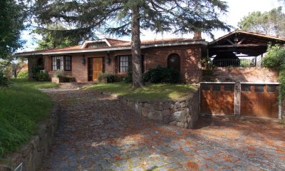 CASA EN JARDINES DE CORDOBA ZONA COLEGIOS