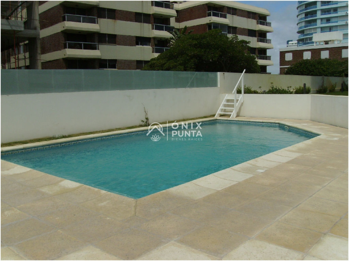 Apartamento ID.67 - OPORTUNIDAD ! AMPLIO APARTAMENTO A METROS DEL MAR