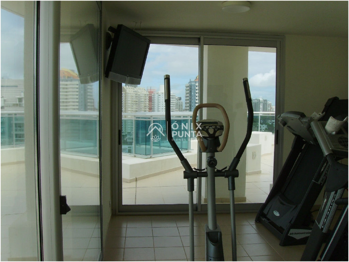 Apartamento ID.67 - OPORTUNIDAD ! AMPLIO APARTAMENTO A METROS DEL MAR