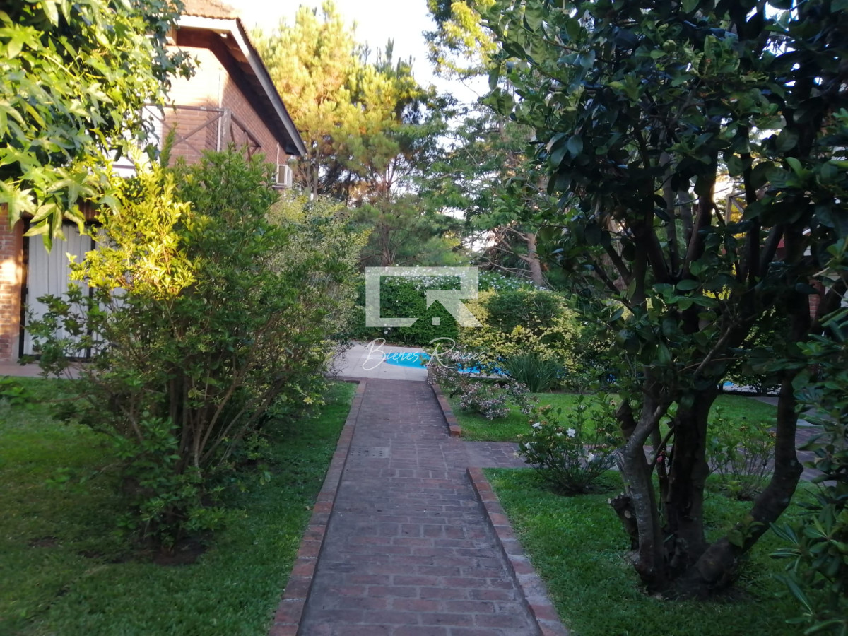 Apartamento ID.871 - IMPERDIBLE!!! C PARRILLERO PROPIO DUPLEX TIPO CASA ZONA CANTEGRIL