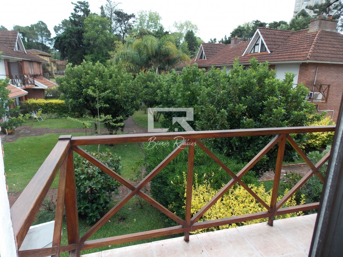 Apartamento ID.871 - IMPERDIBLE!!! C PARRILLERO PROPIO DUPLEX TIPO CASA ZONA CANTEGRIL