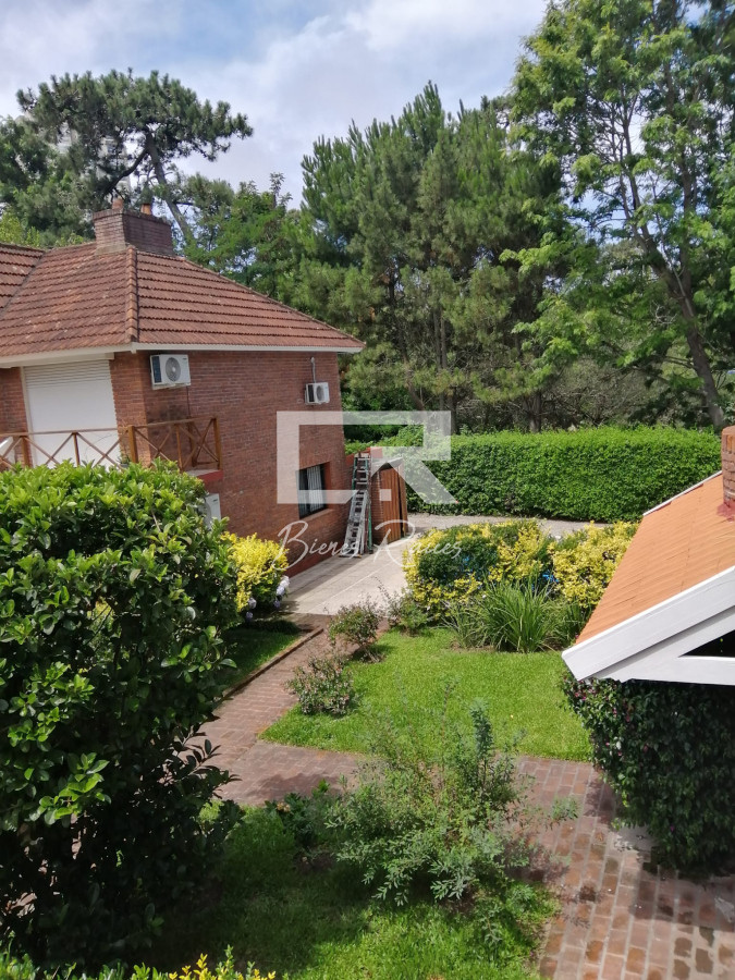 Apartamento ID.871 - IMPERDIBLE!!! C PARRILLERO PROPIO DUPLEX TIPO CASA ZONA CANTEGRIL