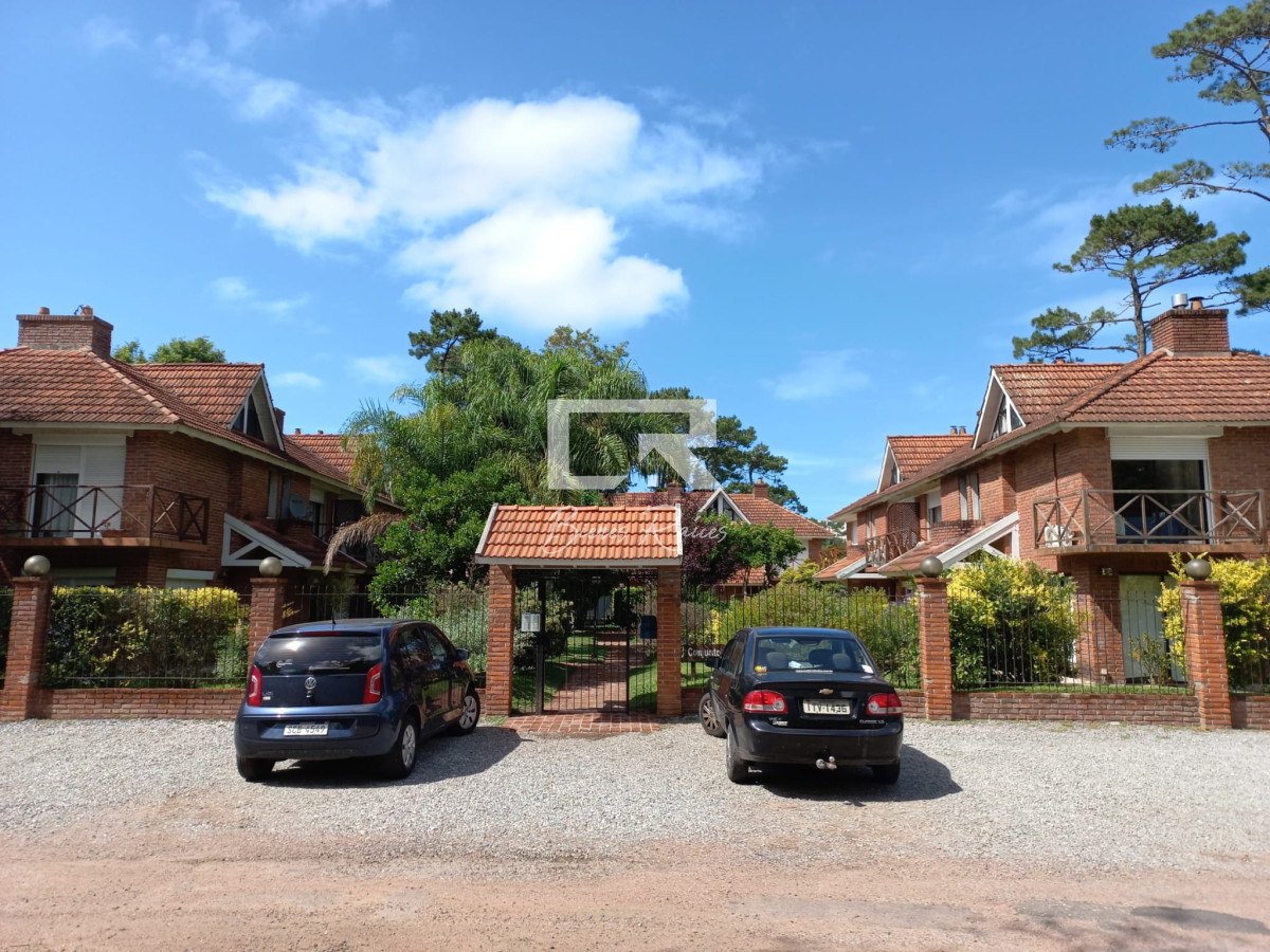 Apartamento ID.871 - IMPERDIBLE!!! C PARRILLERO PROPIO DUPLEX TIPO CASA ZONA CANTEGRIL