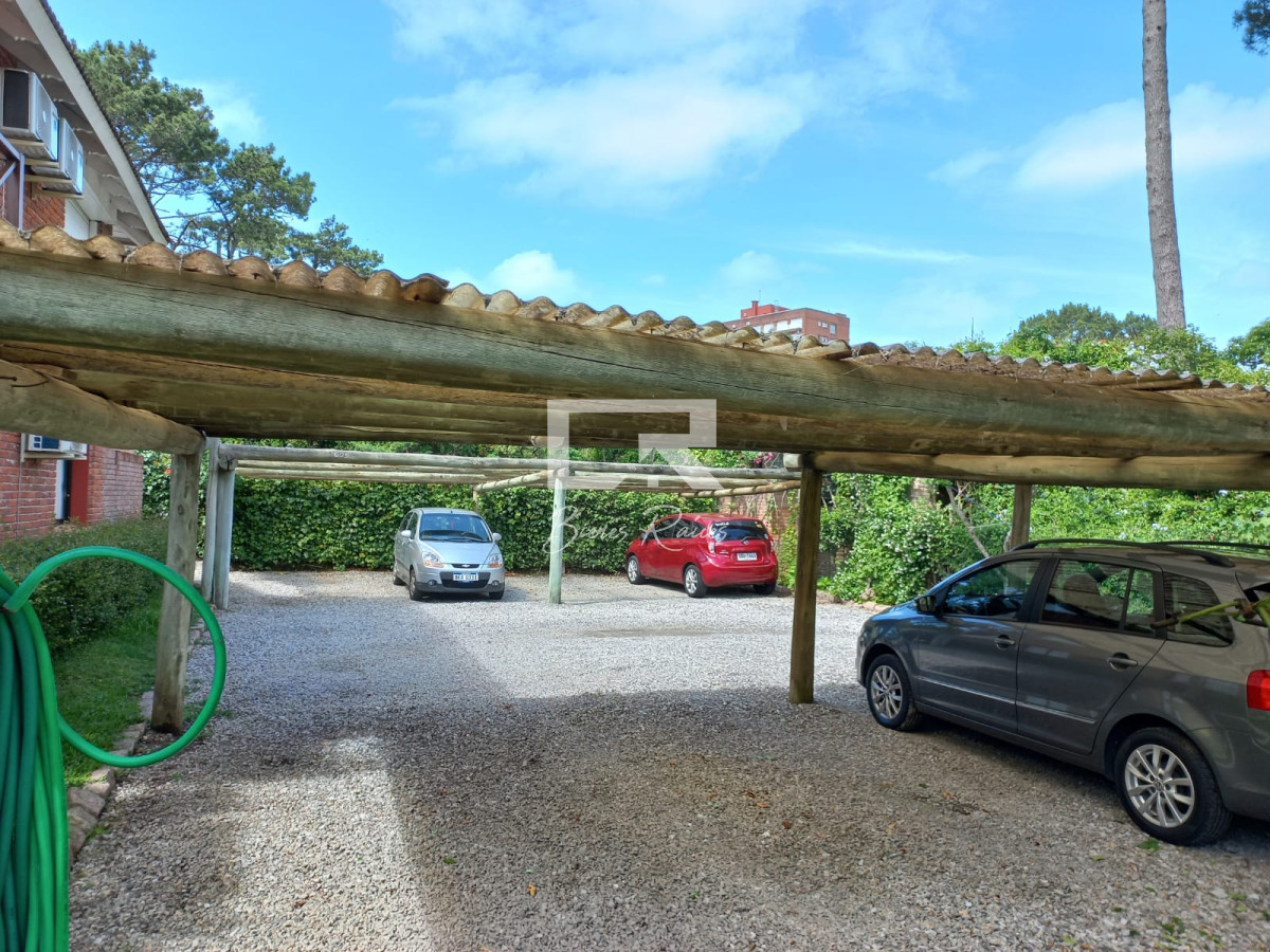 Apartamento ID.871 - IMPERDIBLE!!! C PARRILLERO PROPIO DUPLEX TIPO CASA ZONA CANTEGRIL