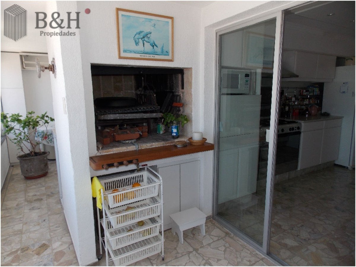 Apartamento ID.2503 - En Peninsula, con vista a brava y parrillero propio 