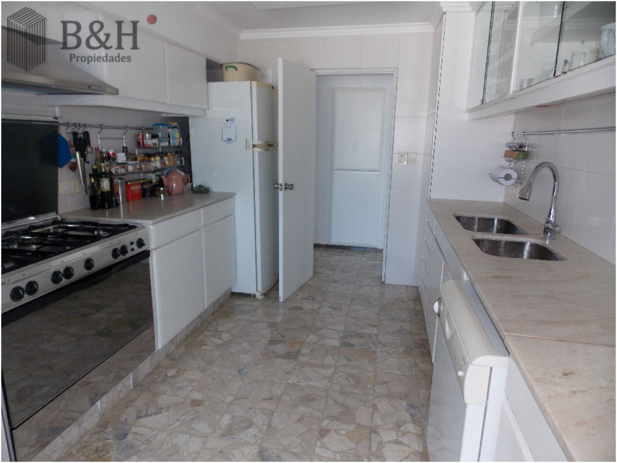 Apartamento ID.2503 - En Peninsula, con vista a brava y parrillero propio 