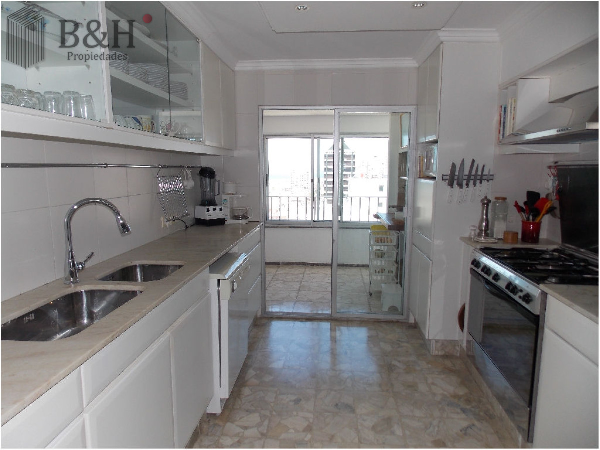 Apartamento ID.2503 - En Peninsula, con vista a brava y parrillero propio 