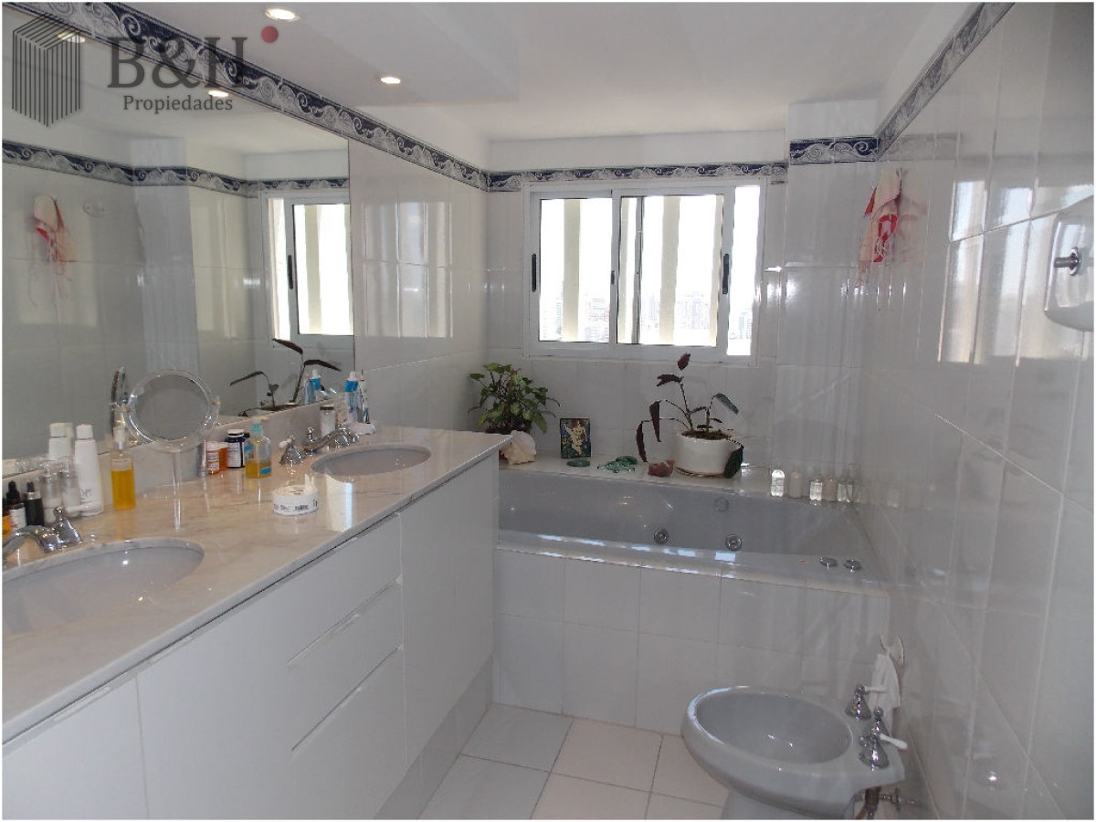 Apartamento ID.2503 - En Peninsula, con vista a brava y parrillero propio 