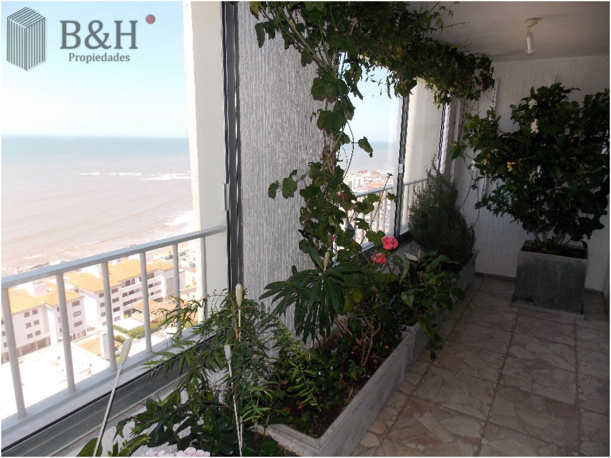 Apartamento ID.2503 - En Peninsula, con vista a brava y parrillero propio 