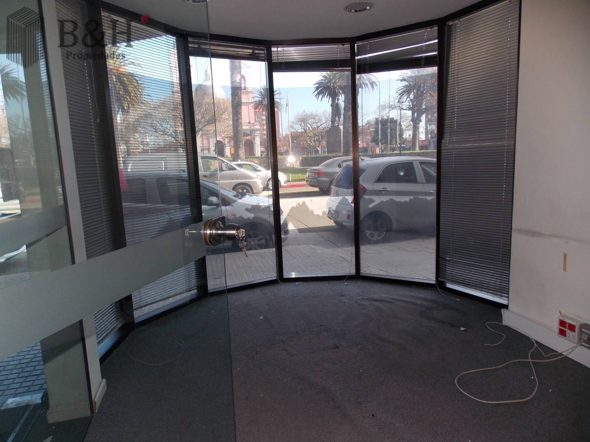Local Comercial ID.4651 - LOCAL EN EL CENTRO DE MALDONADO EN ALQUILER 