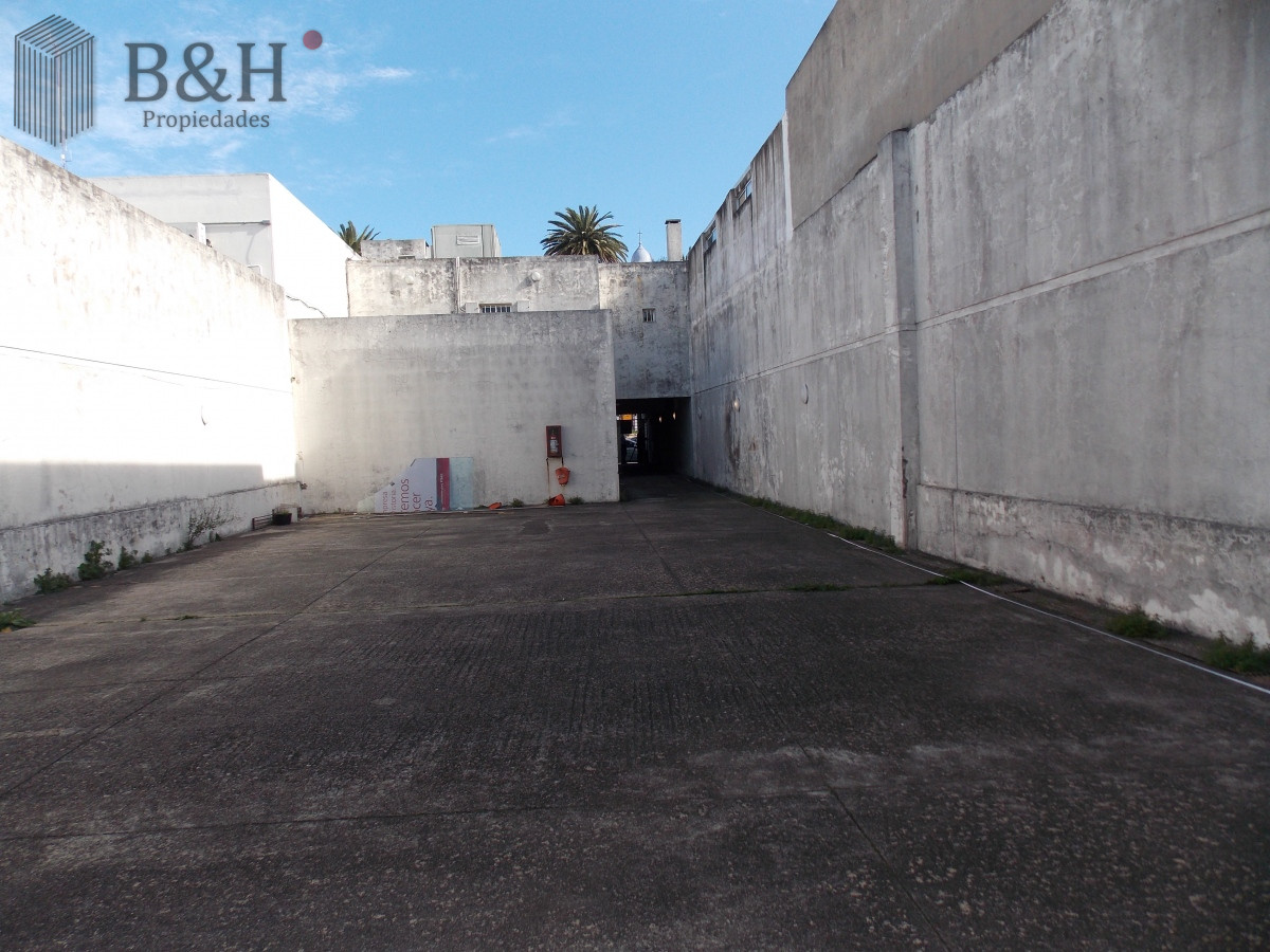Local Comercial ID.4651 - LOCAL EN EL CENTRO DE MALDONADO EN ALQUILER 