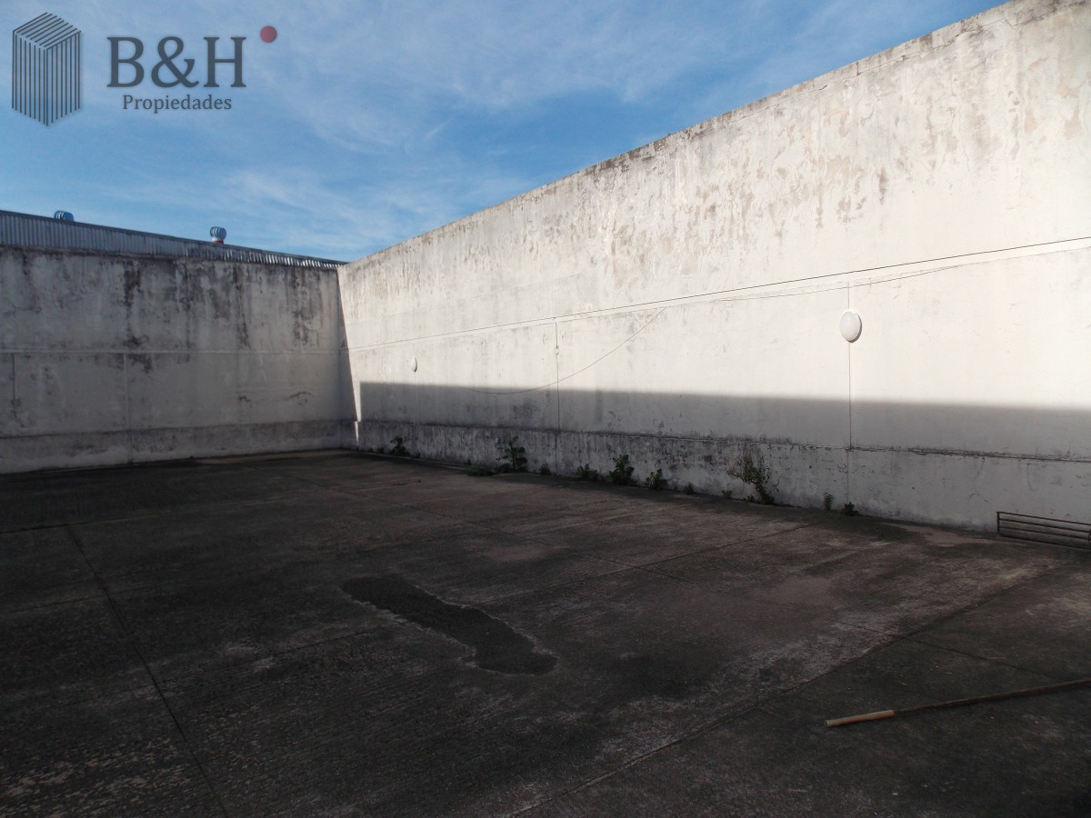 Local Comercial ID.4651 - LOCAL EN EL CENTRO DE MALDONADO EN ALQUILER 