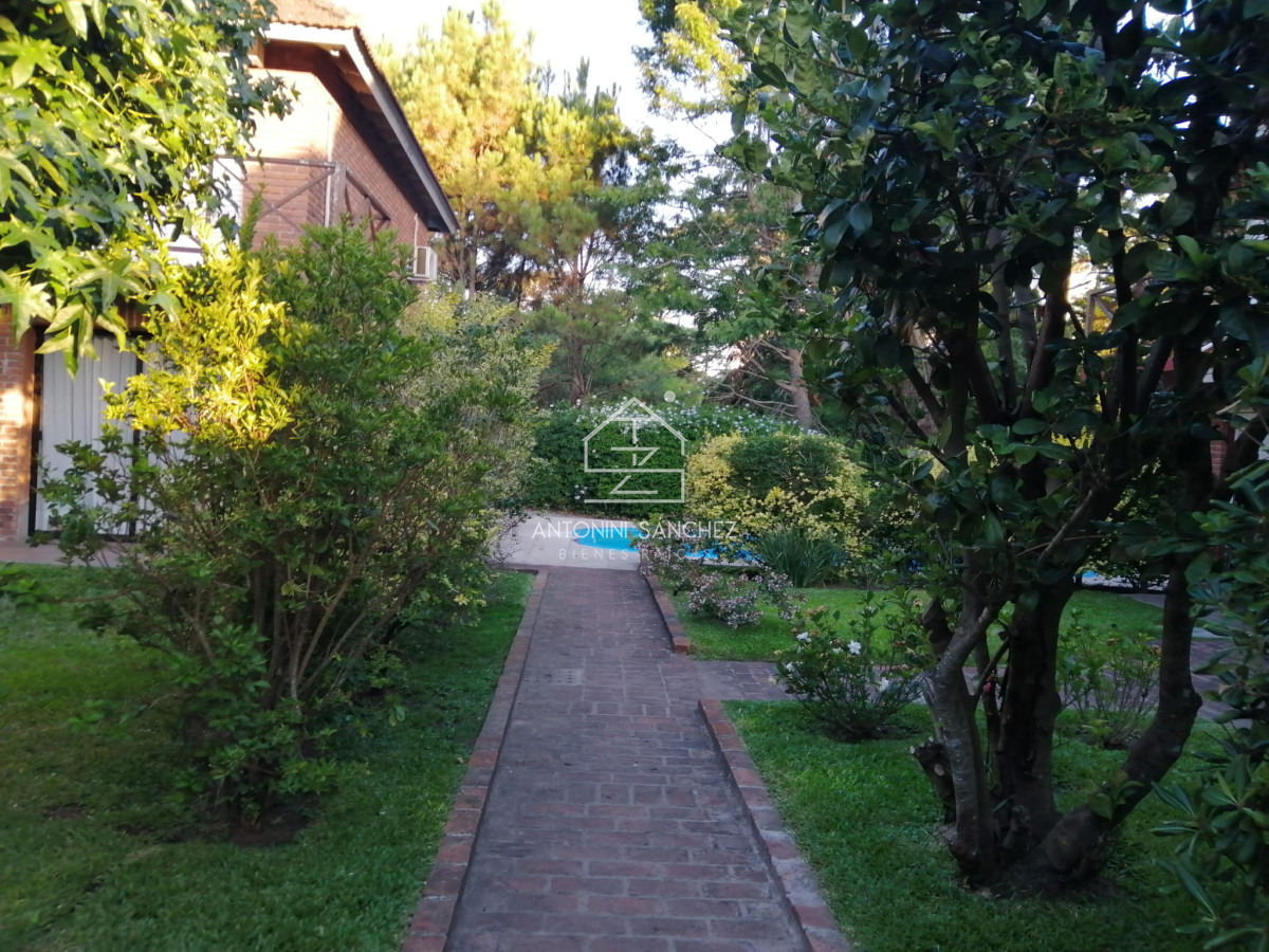 Apartamento ID.2423 - IMPERDIBLE!!! C PARRILLERO PROPIO DUPLEX TIPO CASA ZONA CANTEGRIL