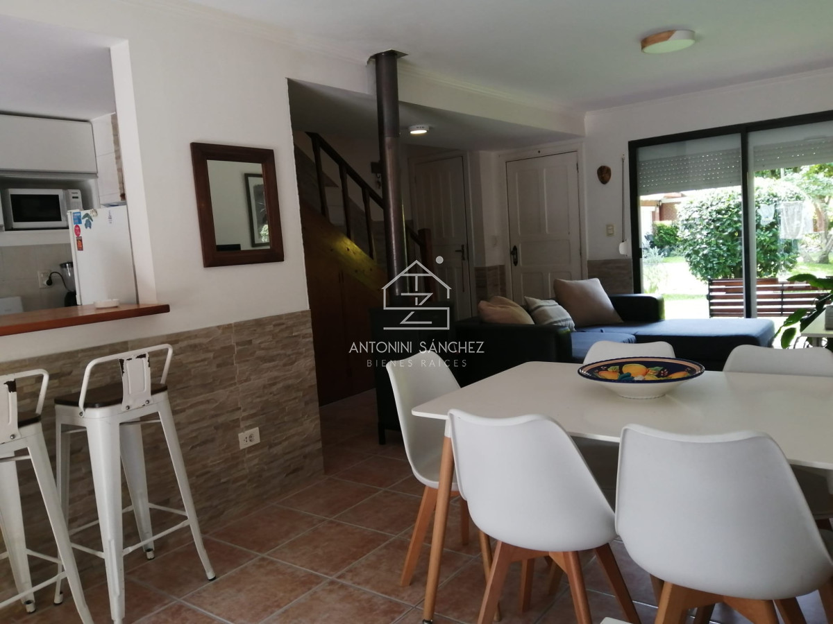 Apartamento ID.2423 - IMPERDIBLE!!! C PARRILLERO PROPIO DUPLEX TIPO CASA ZONA CANTEGRIL