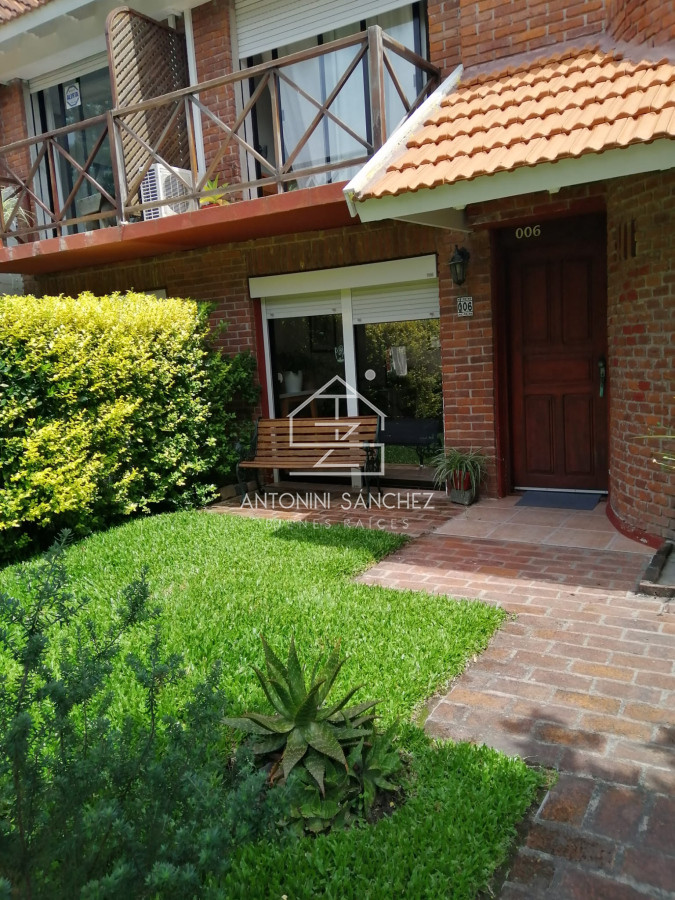 Apartamento ID.2423 - IMPERDIBLE!!! C PARRILLERO PROPIO DUPLEX TIPO CASA ZONA CANTEGRIL