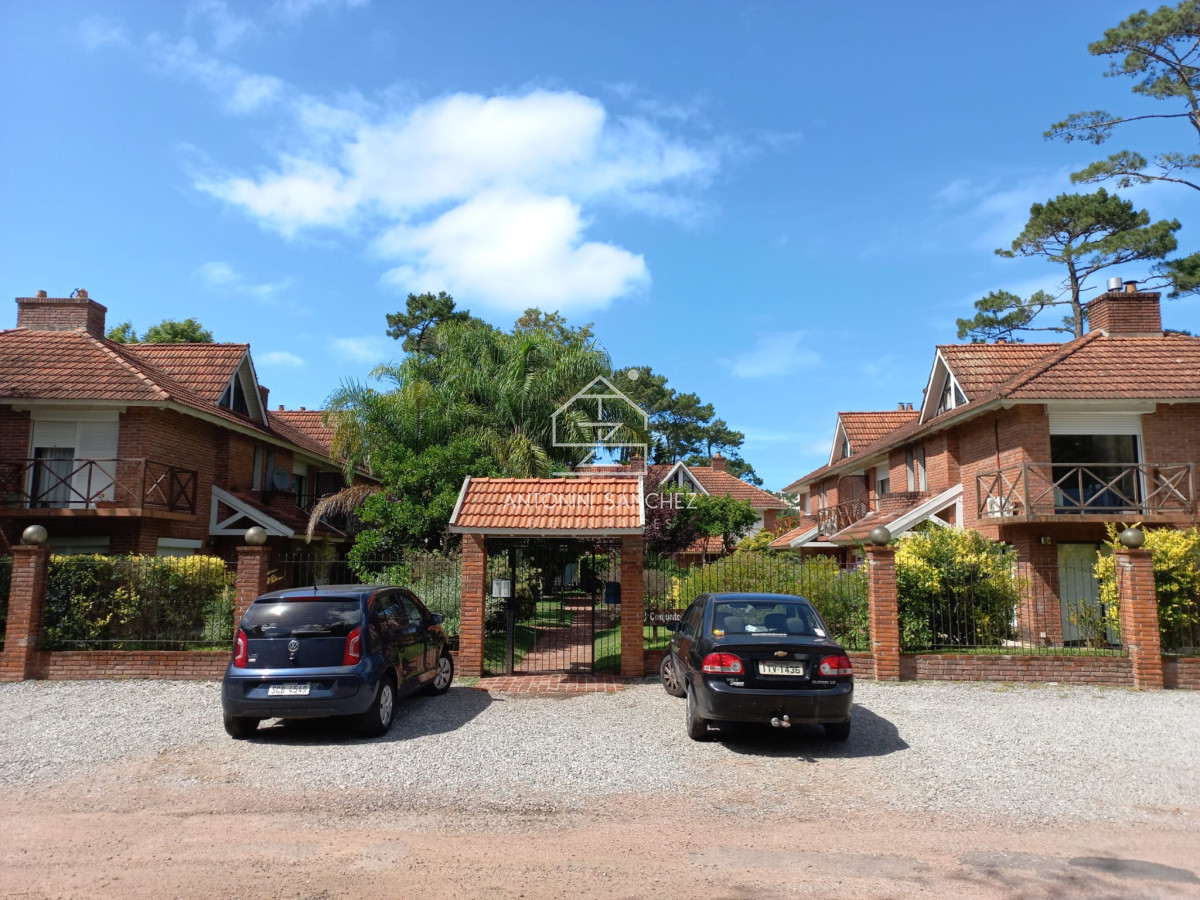 Apartamento ID.2423 - IMPERDIBLE!!! C PARRILLERO PROPIO DUPLEX TIPO CASA ZONA CANTEGRIL