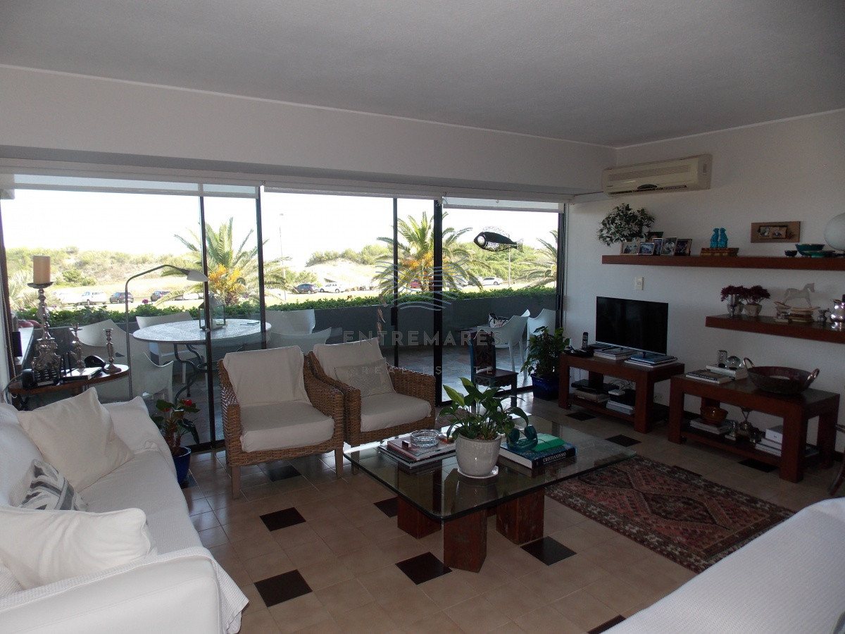 Apartamento ID.160 - MUY BUEN APARTAMENTO FRENTE AL MAR