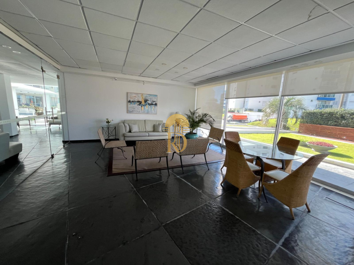 BRAVA, A 100 MTS DEL MAR. COMODO APARTAMENTO CON MUY BUENOS SERVICIOS -id-930-19