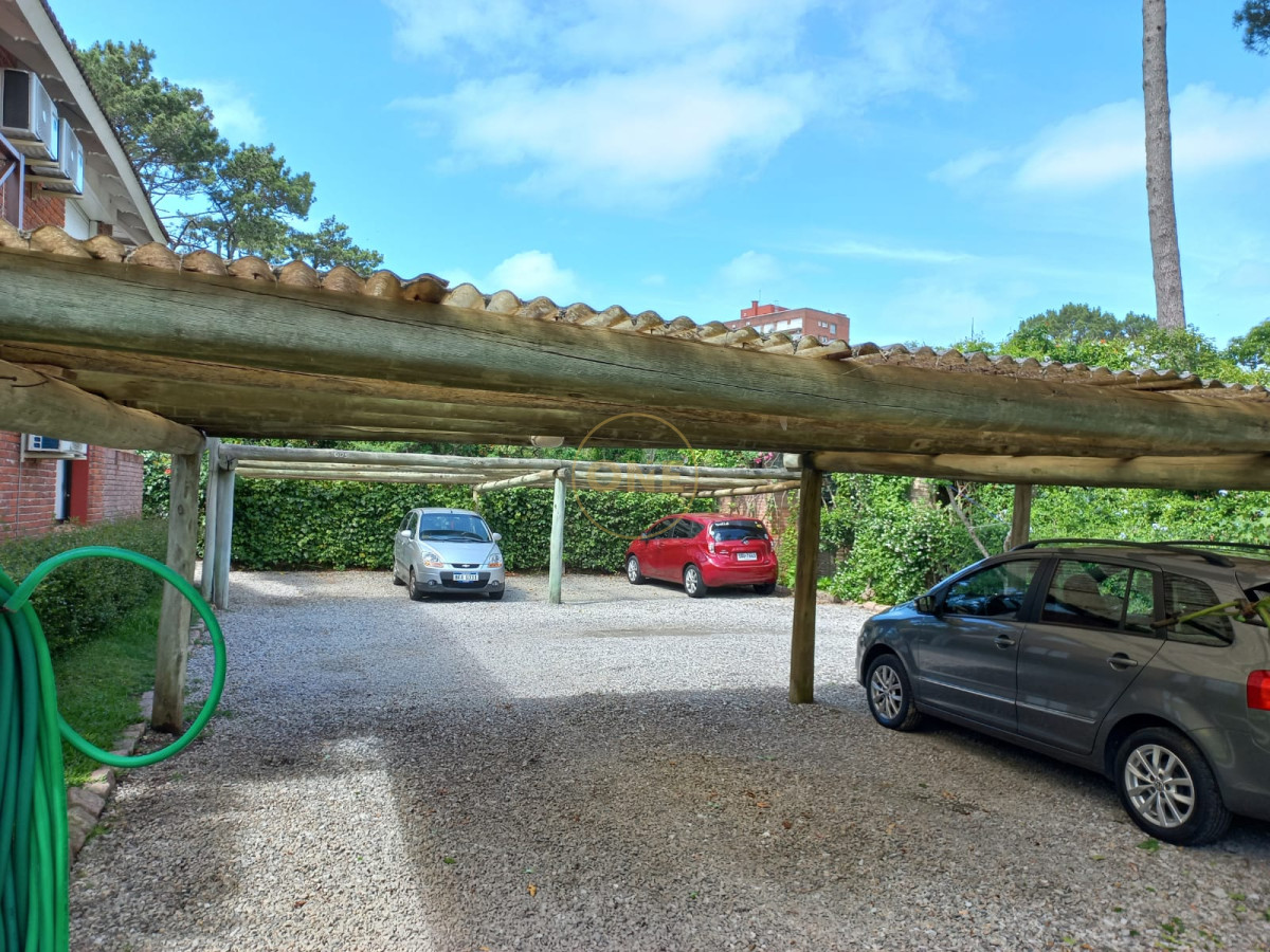 Apartamento ID.2081 - IMPERDIBLE!!! C PARRILLERO PROPIO DUPLEX TIPO CASA ZONA CANTEGRIL