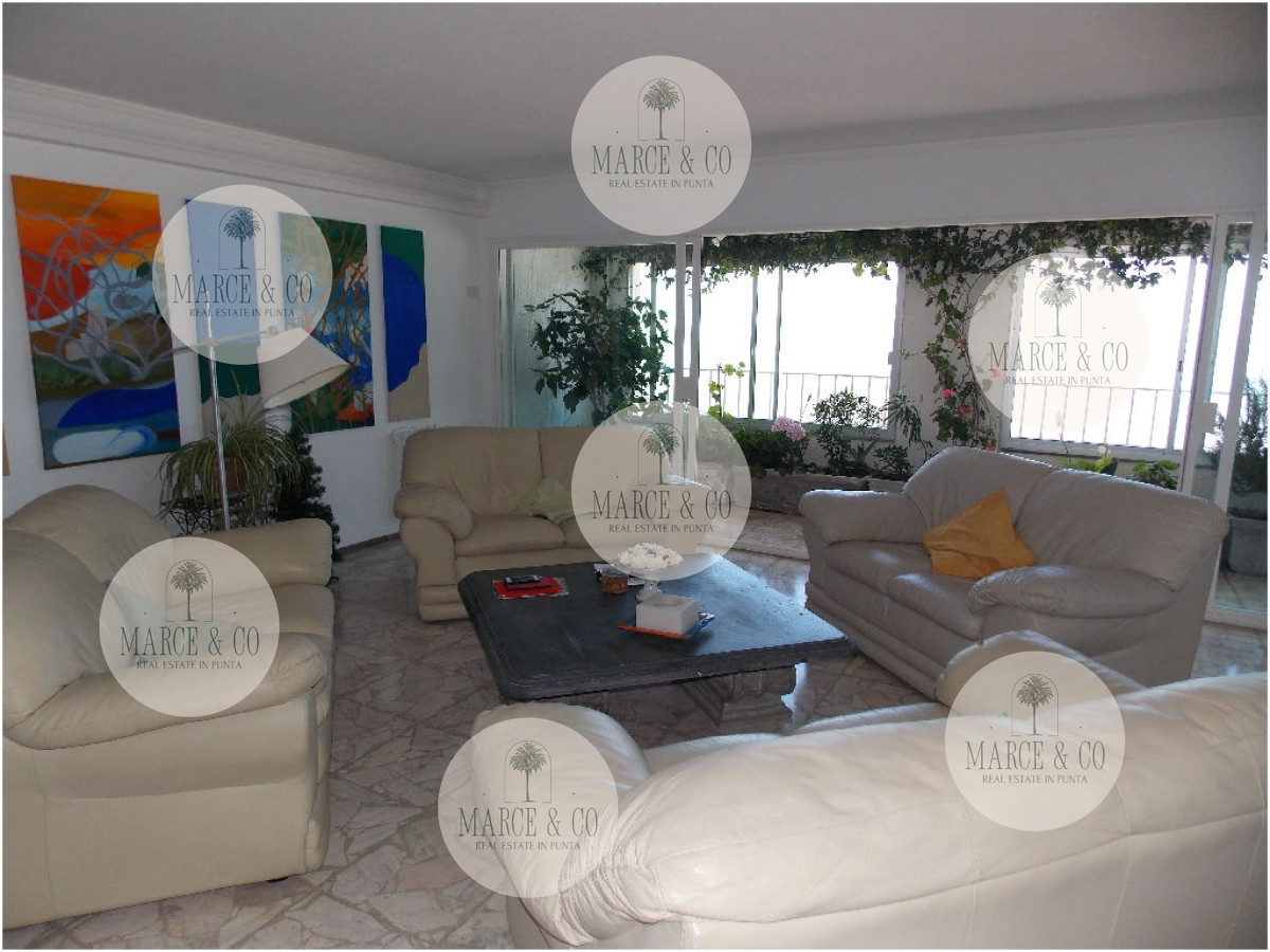 Apartamento ID.185 - En Peninsula, con vista a brava y parrillero propio 