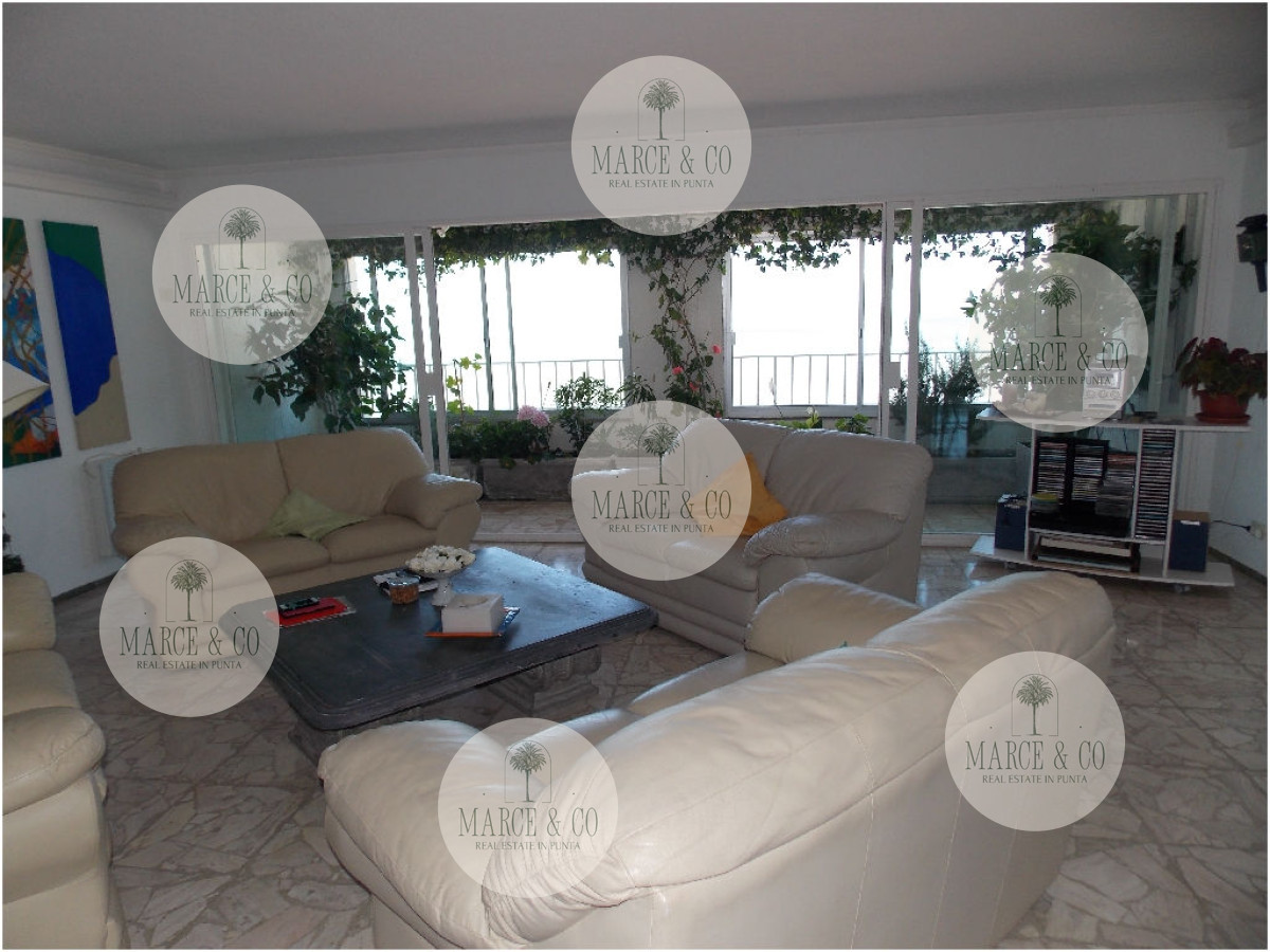 Apartamento ID.185 - En Peninsula, con vista a brava y parrillero propio 