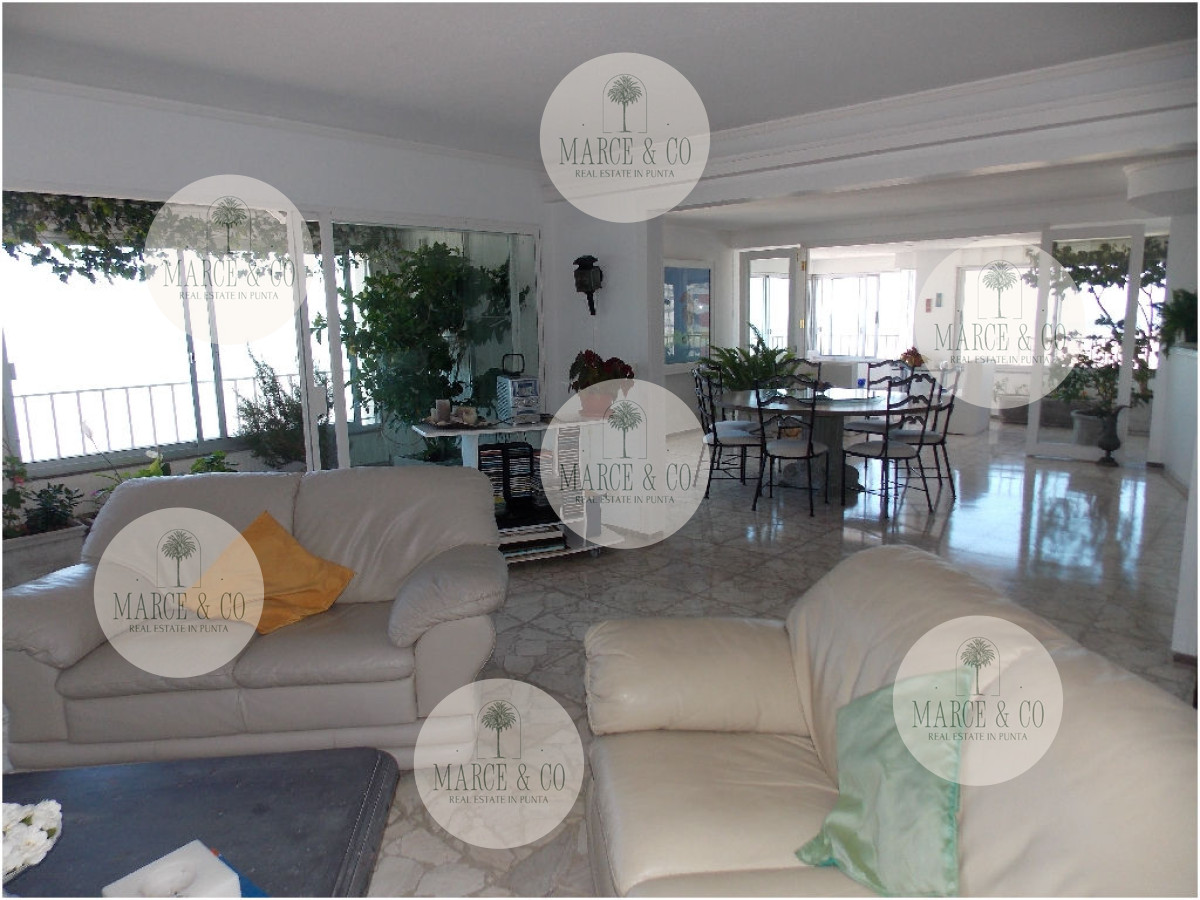 Apartamento ID.185 - En Peninsula, con vista a brava y parrillero propio 