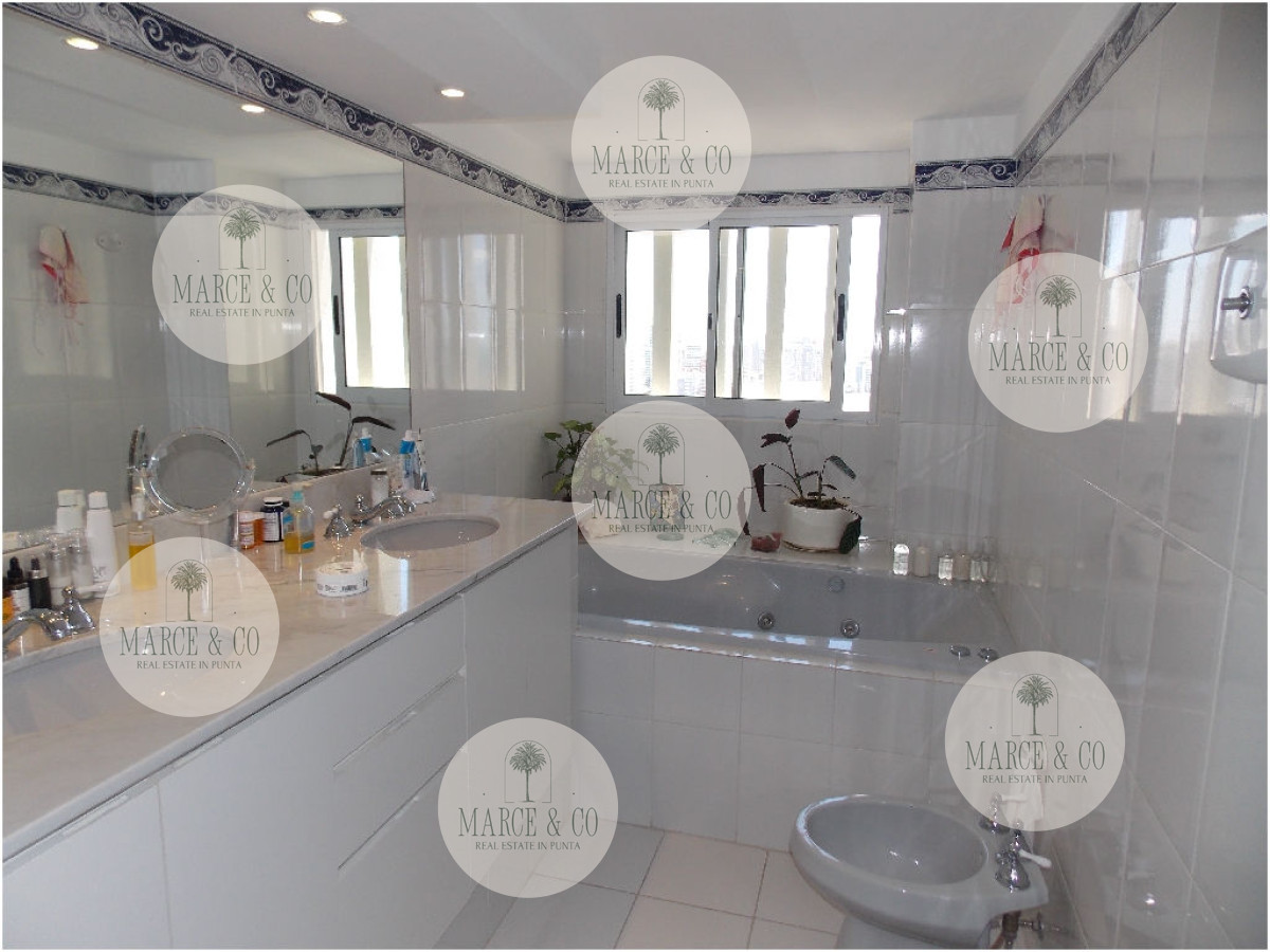 Apartamento ID.185 - En Peninsula, con vista a brava y parrillero propio 