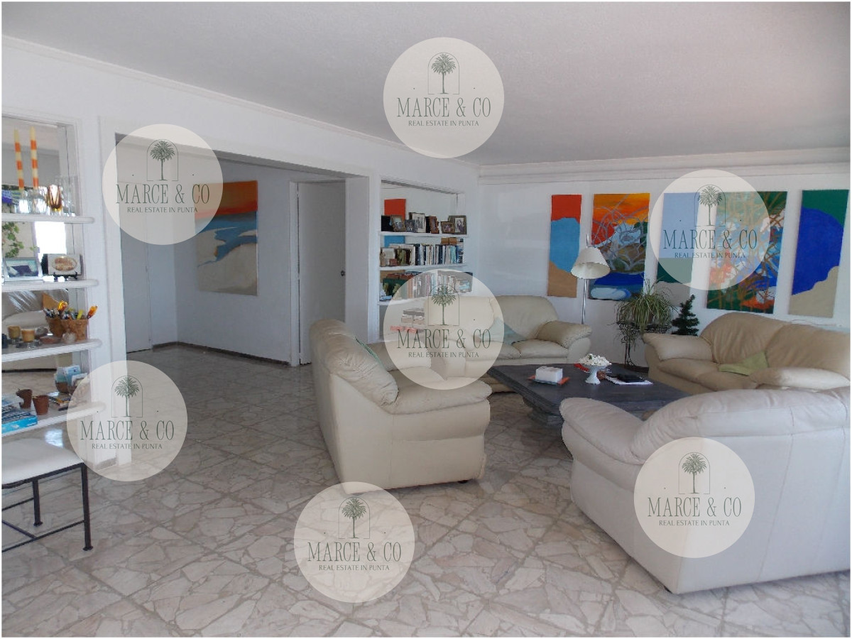 Apartamento ID.185 - En Peninsula, con vista a brava y parrillero propio 