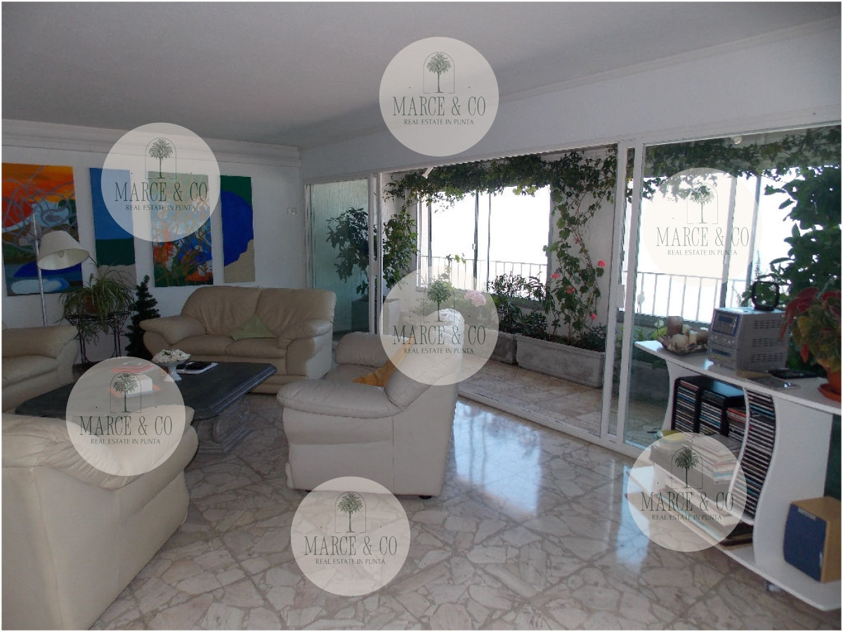 Apartamento ID.185 - En Peninsula, con vista a brava y parrillero propio 