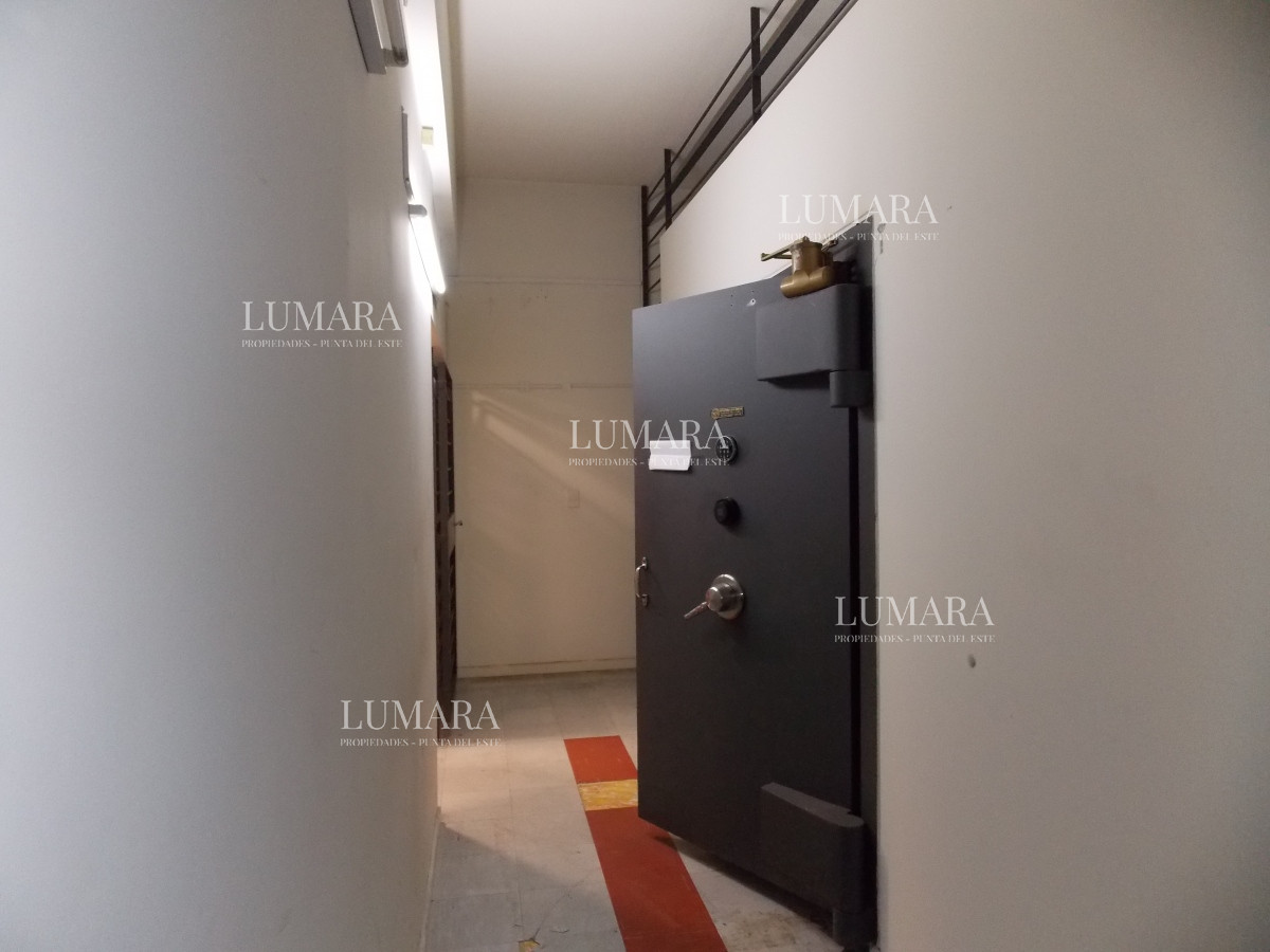 Local Comercial ID.3362 - LOCAL EN EL CENTRO DE MALDONADO EN ALQUILER 