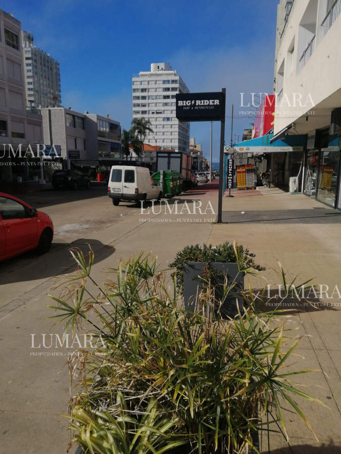 Local Comercial ID.3353 - PENINSULA - LOCAL MUY BIEN UBICADO