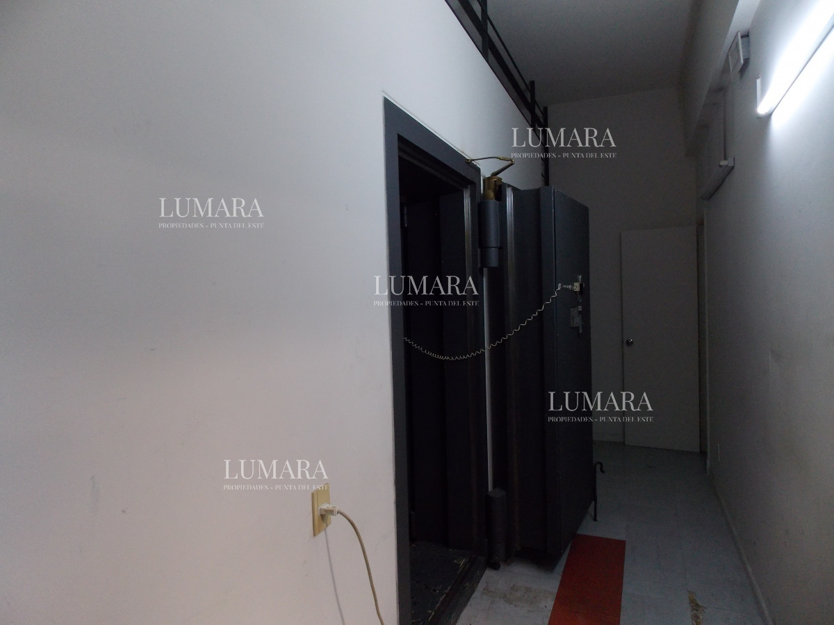 Local Comercial ID.3362 - LOCAL EN EL CENTRO DE MALDONADO EN ALQUILER 