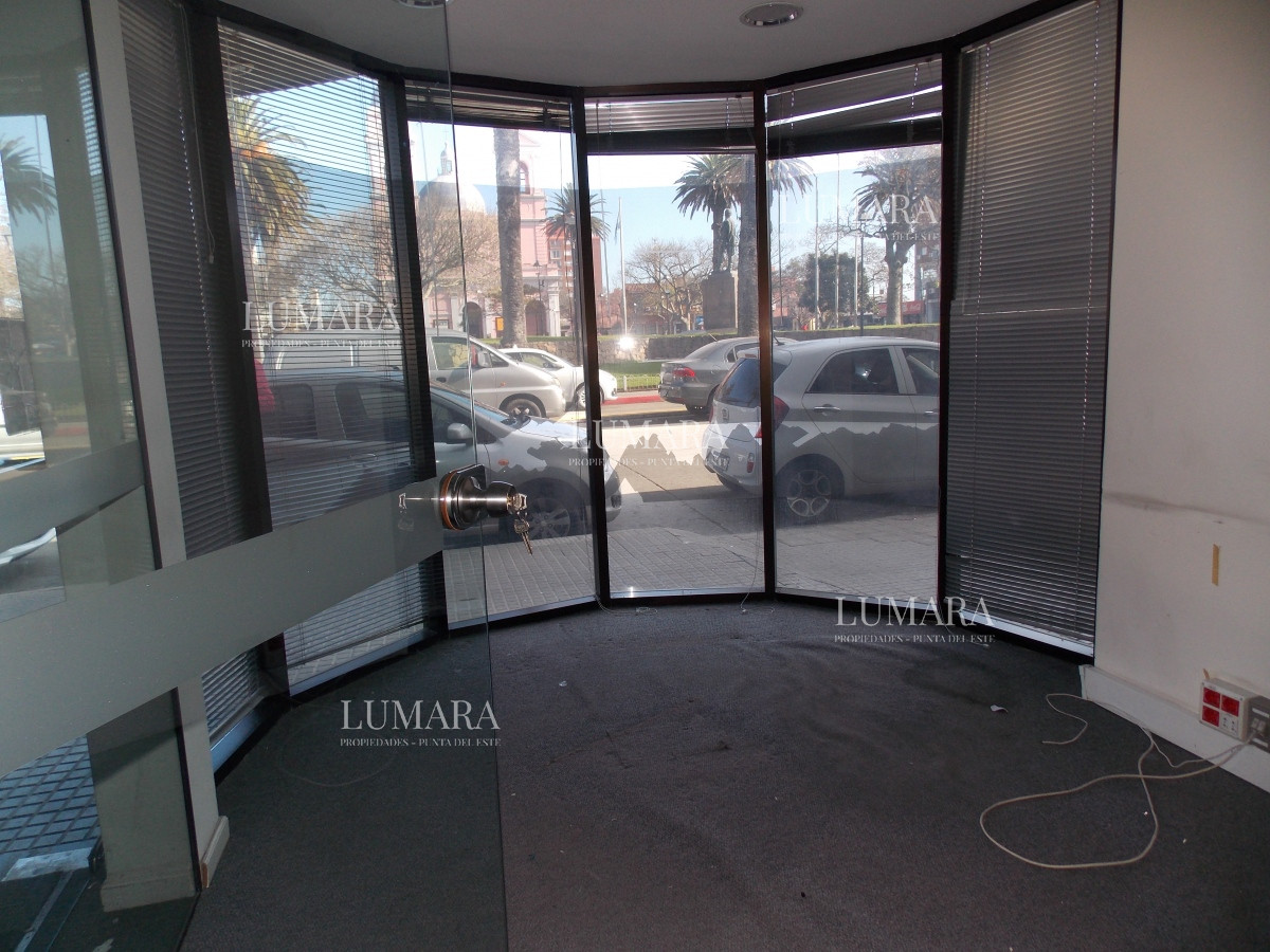 Local Comercial ID.3362 - LOCAL EN EL CENTRO DE MALDONADO EN ALQUILER 