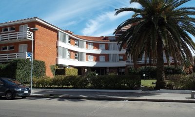 EMBLEMATICO EDIFICIO EN LA PENINSULA