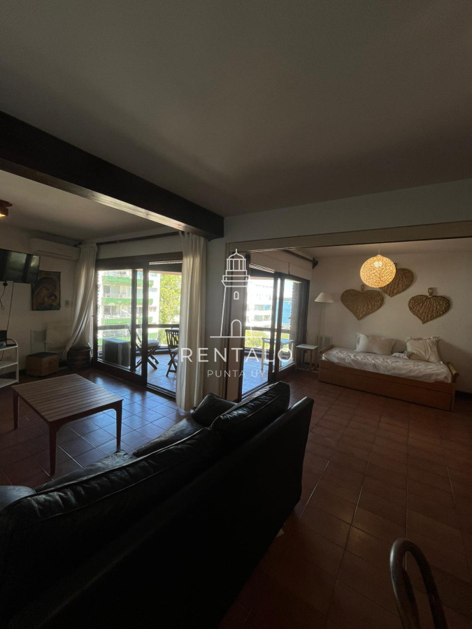 Apartamento ID.885 - Apartamento en venta de 2 dormitorios y 2 baños en Punta del Este