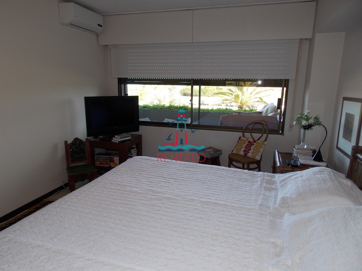 Apartamento ID.51 - Apartamento en venta 2 dormitorios Punta del este primera linea