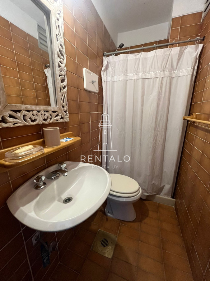 Apartamento ID.885 - Apartamento en venta de 2 dormitorios y 2 baños en Punta del Este