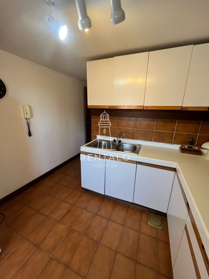 Apartamento ID.885 - Apartamento en venta de 2 dormitorios y 2 baños en Punta del Este