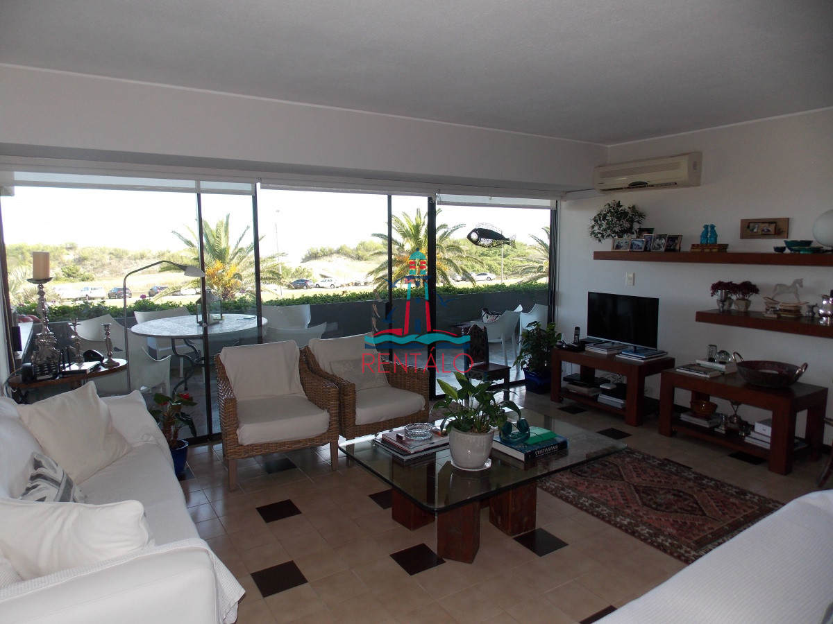 Apartamento ID.51 - Apartamento en venta 2 dormitorios Punta del este primera linea