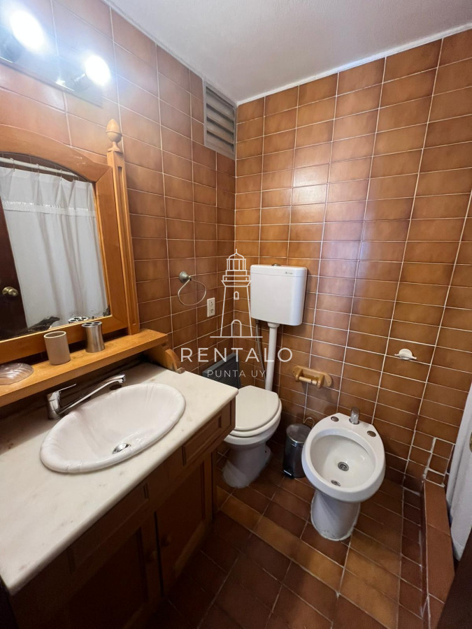 Apartamento ID.885 - Apartamento en venta de 2 dormitorios y 2 baños en Punta del Este