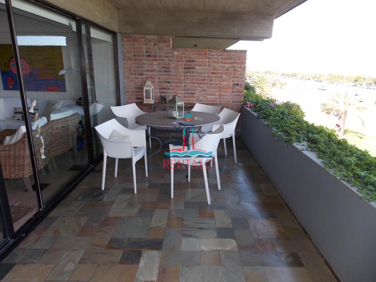 Apartamento ID.51 - Apartamento en venta 2 dormitorios Punta del este primera linea