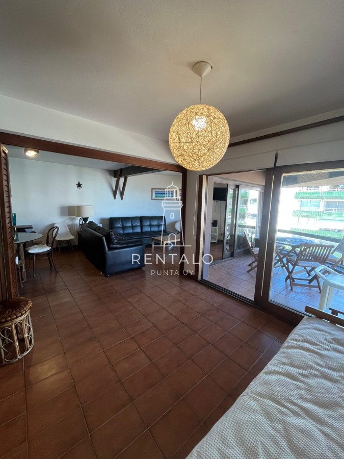 Apartamento ID.885 - Apartamento en venta de 2 dormitorios y 2 baños en Punta del Este