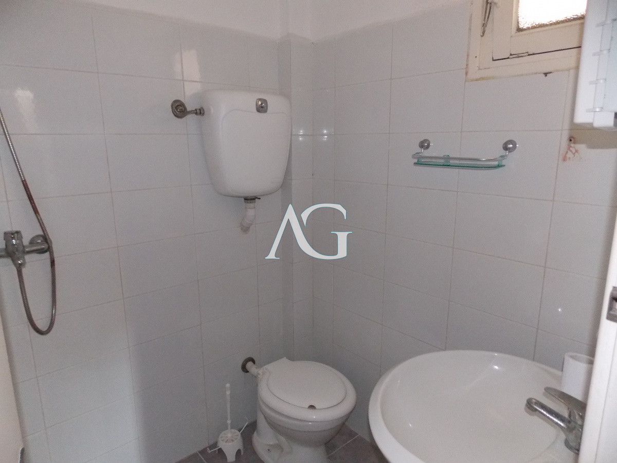 Local Comercial ID.471 - PENINSULA - EXCELENTE LOCAL SOBRE CALLE GORLERO !!!