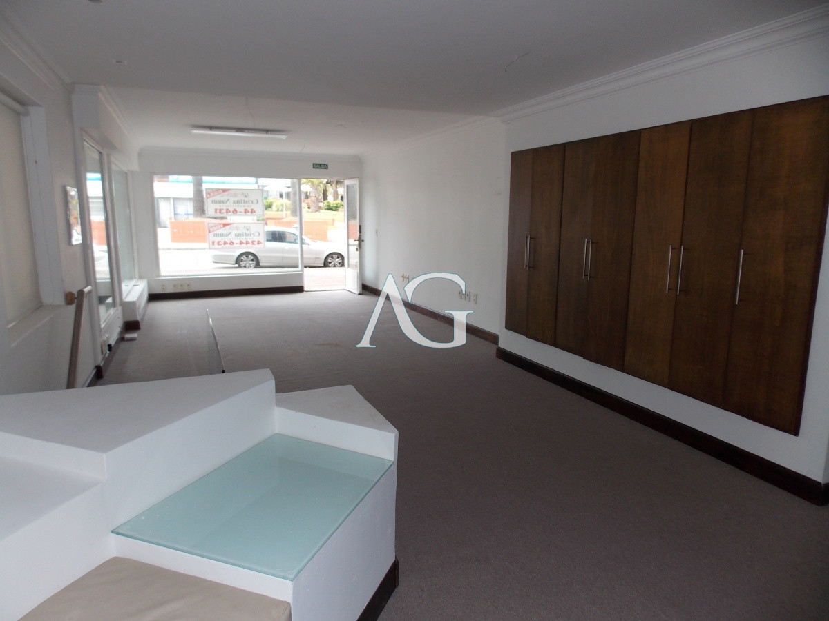 Local Comercial ID.471 - PENINSULA - EXCELENTE LOCAL SOBRE CALLE GORLERO !!!