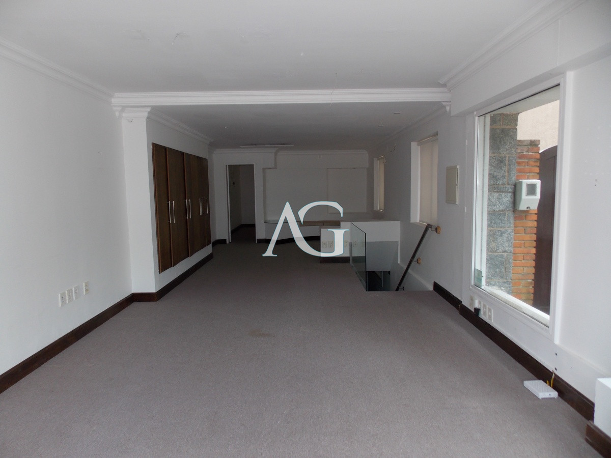 Local Comercial ID.471 - PENINSULA - EXCELENTE LOCAL SOBRE CALLE GORLERO !!!