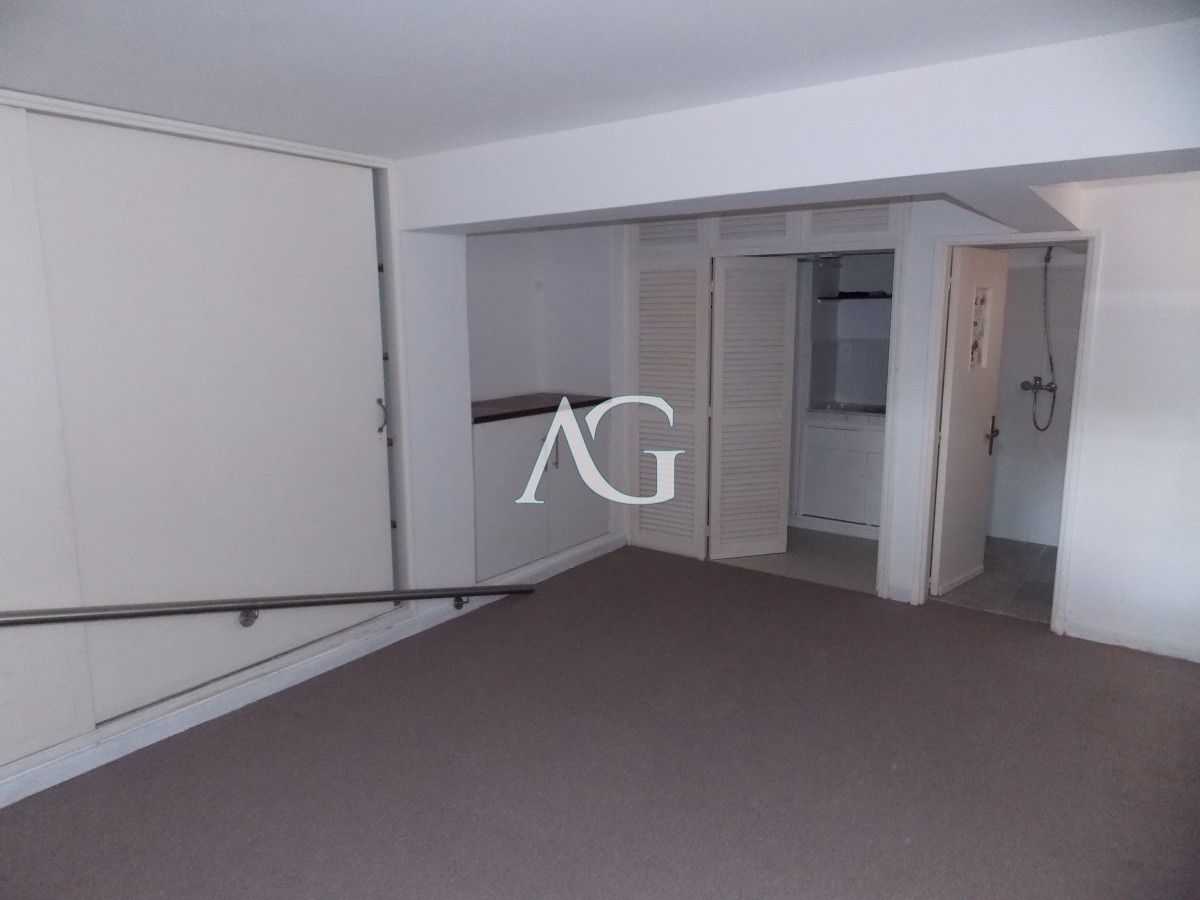 Local Comercial ID.471 - PENINSULA - EXCELENTE LOCAL SOBRE CALLE GORLERO !!!