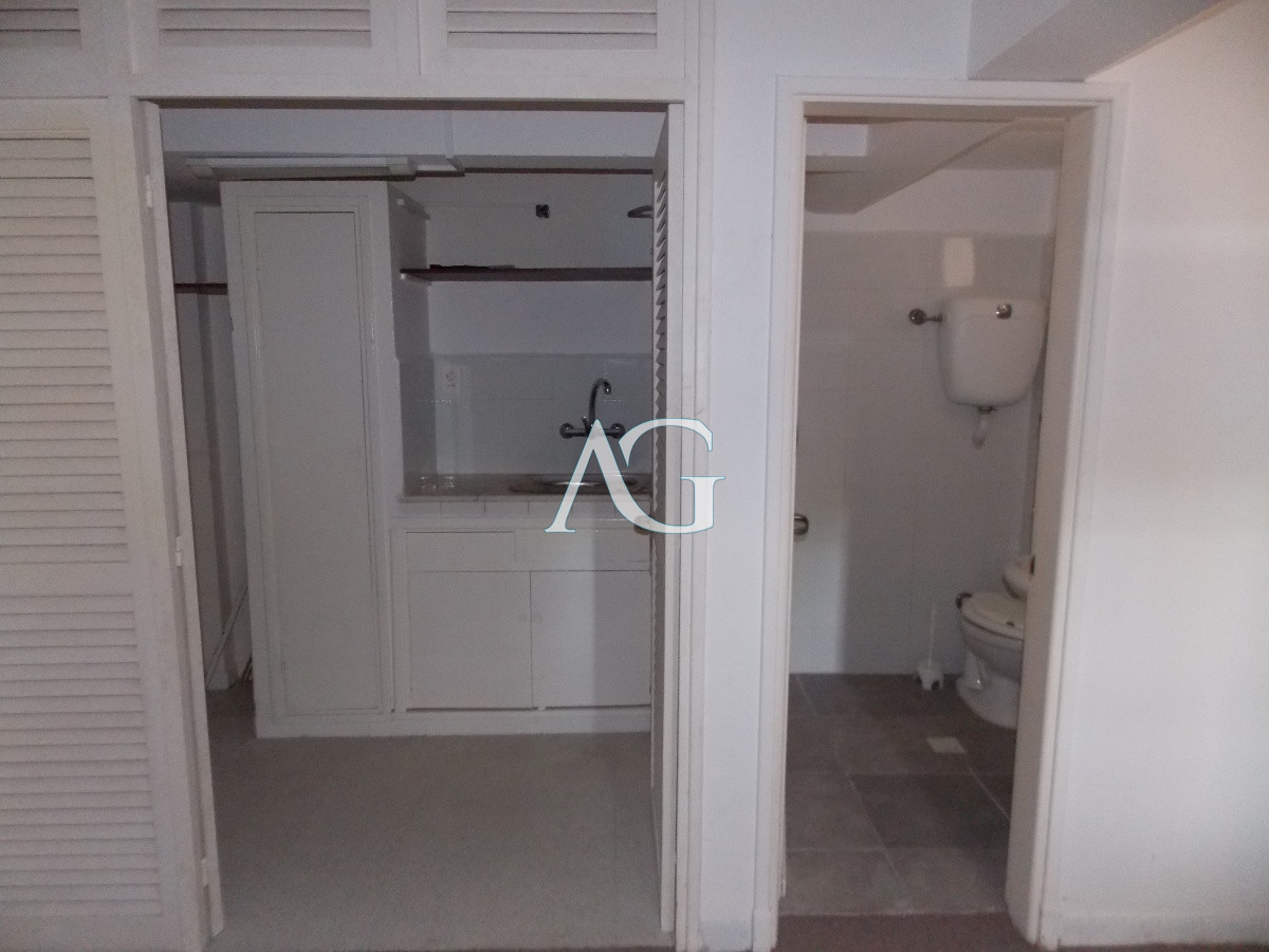 Local Comercial ID.471 - PENINSULA - EXCELENTE LOCAL SOBRE CALLE GORLERO !!!