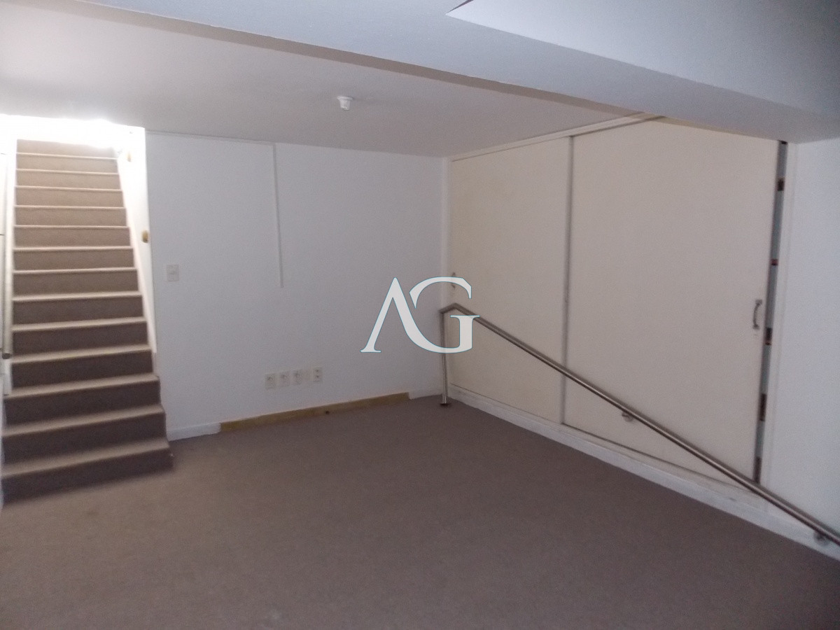 Local Comercial ID.471 - PENINSULA - EXCELENTE LOCAL SOBRE CALLE GORLERO !!!