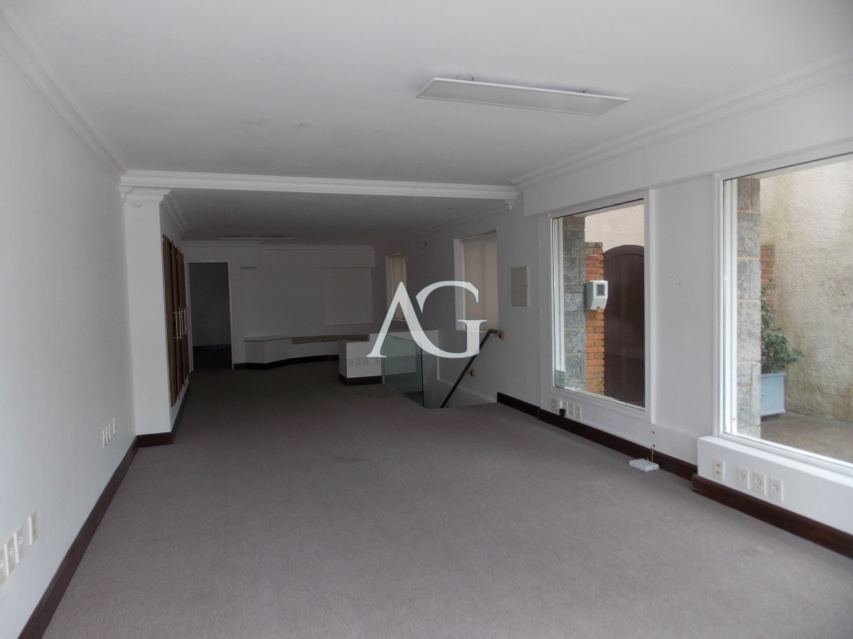 Local Comercial ID.471 - PENINSULA - EXCELENTE LOCAL SOBRE CALLE GORLERO !!!