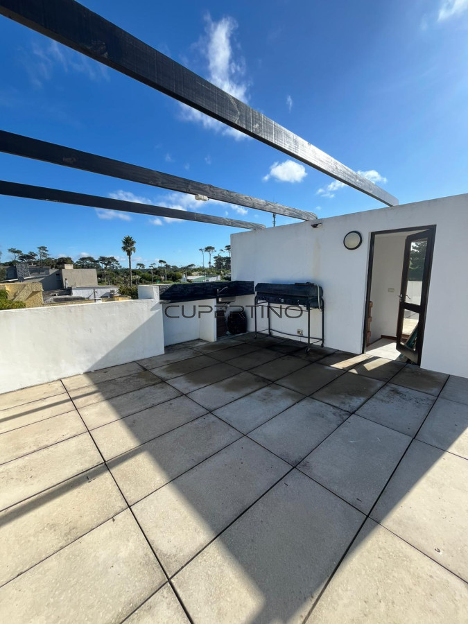 Casa ID.122 - MANANTIALES A 2 CUADRAS DEL MAR TOTALMENTE RENOVADA